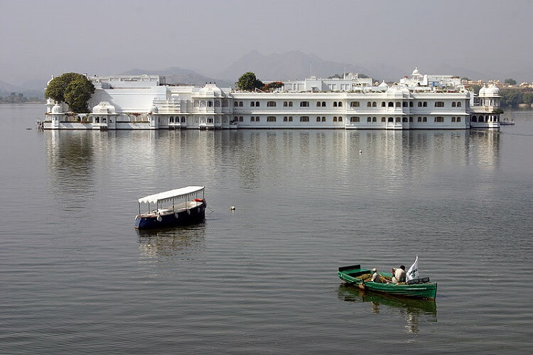 udaipur lakepalace