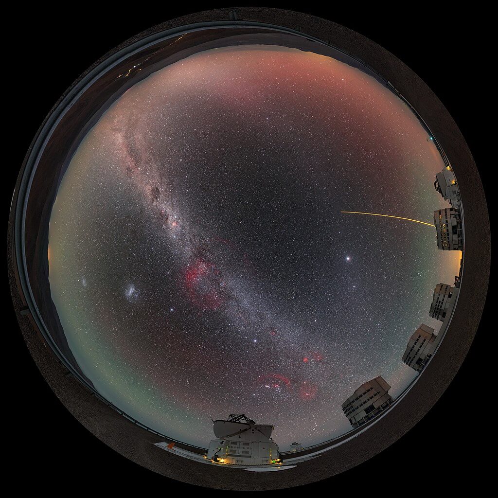 Fulldome_view_of_the_Very_Large_Telescope